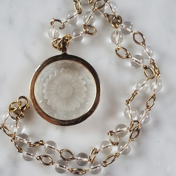 Vintage etched glass flower pendant necklace - Picture 7 of 7